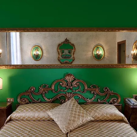 Amadeus 4* Venice