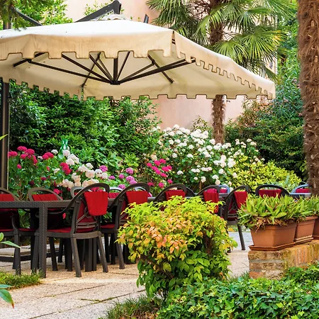 Hotel Amadeus 4*
