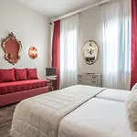 Отель Amadeus 4*