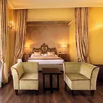 Amadeus Отель 4*