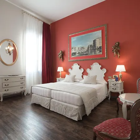 Отель Amadeus 4*